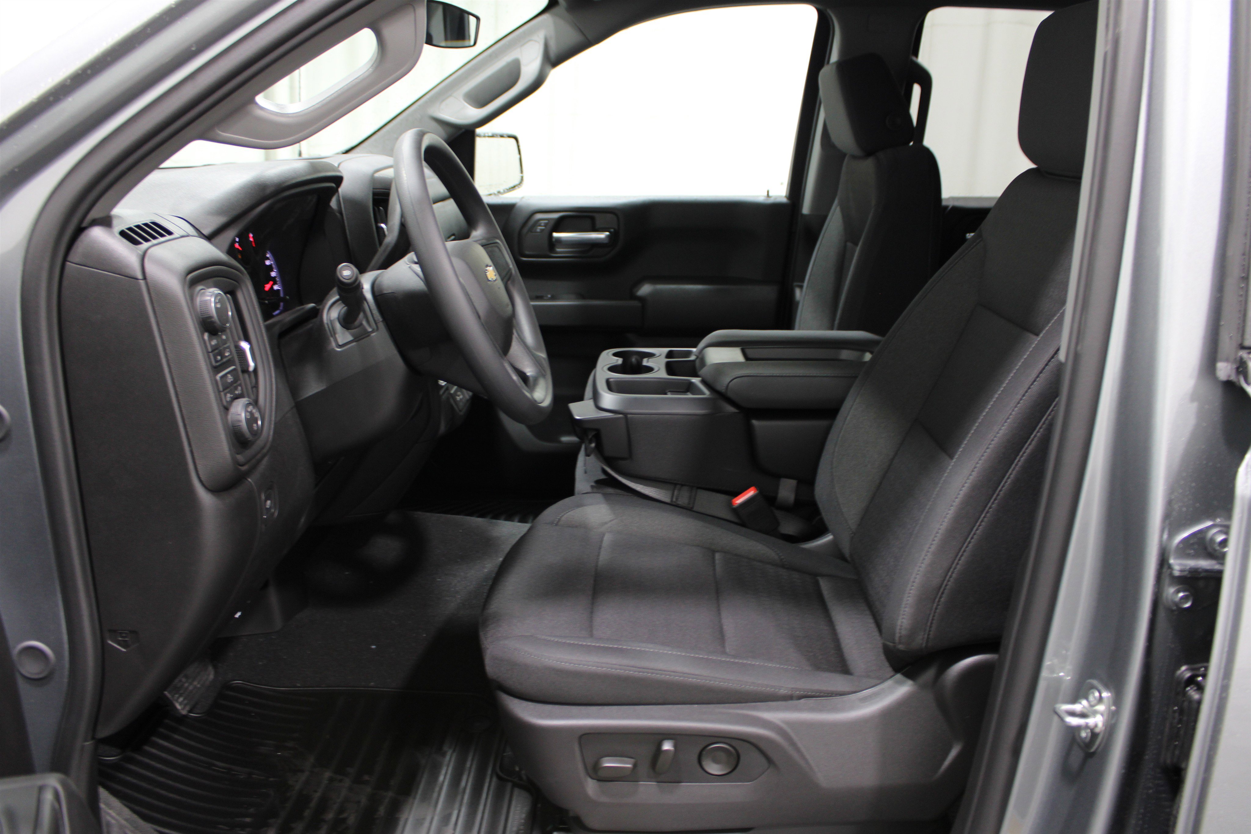 2026 Chevrolet Silverado 1500 Custom photo 3