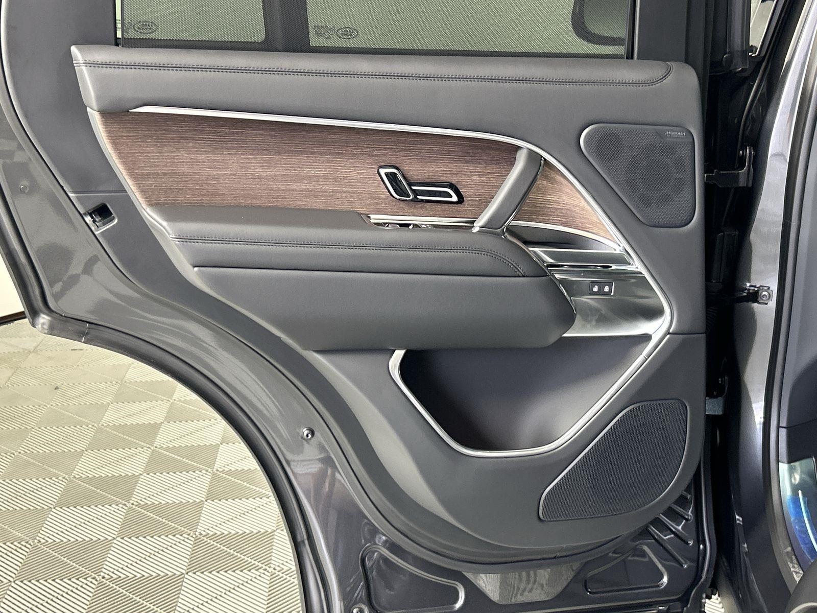 2025 Land Rover Range Rover SE photo 22