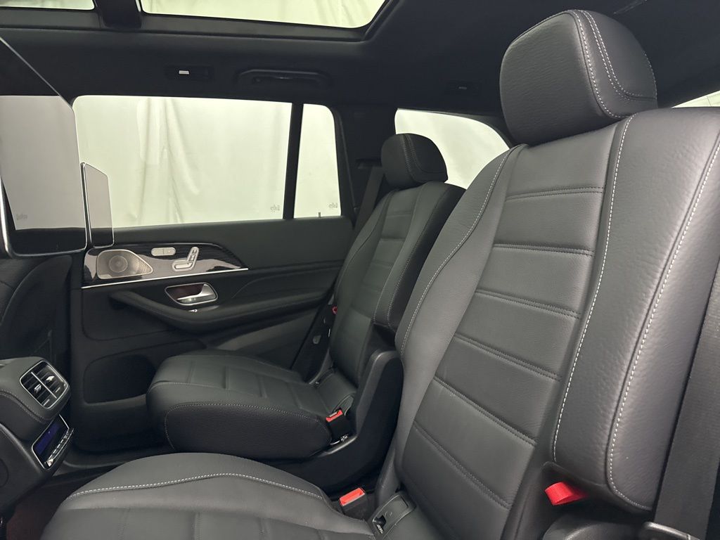 2026 Mercedes Benz GLS 580 4MATIC photo 13