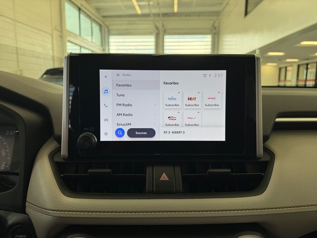 2024 Toyota RAV4 Hybrid XLE photo 9