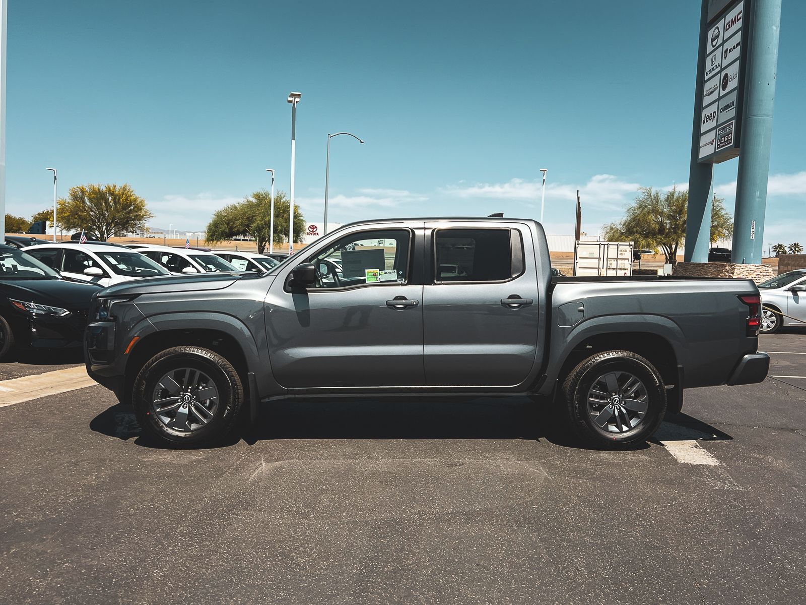 2025 Nissan Frontier SV photo 3