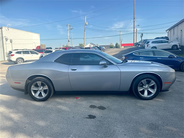 2017 Dodge Challenger SXT photo 6