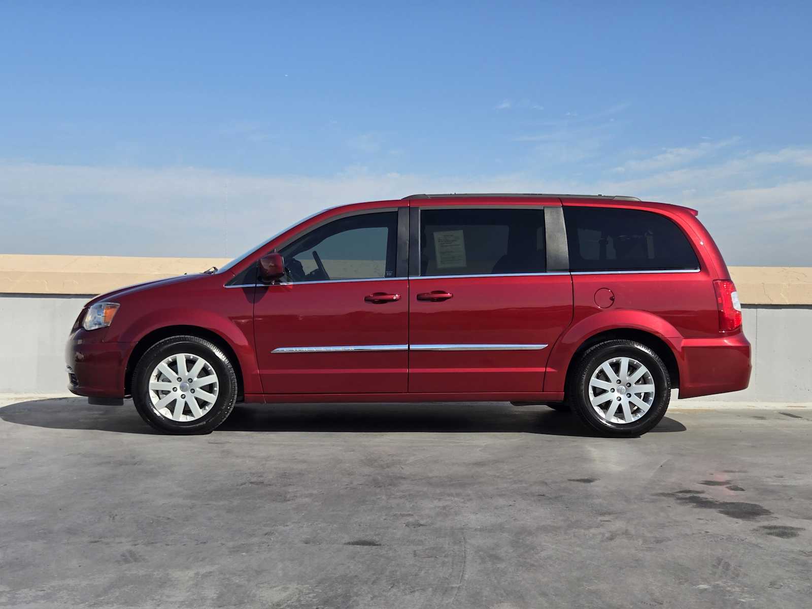 2015 Chrysler Town & Country Touring photo 4