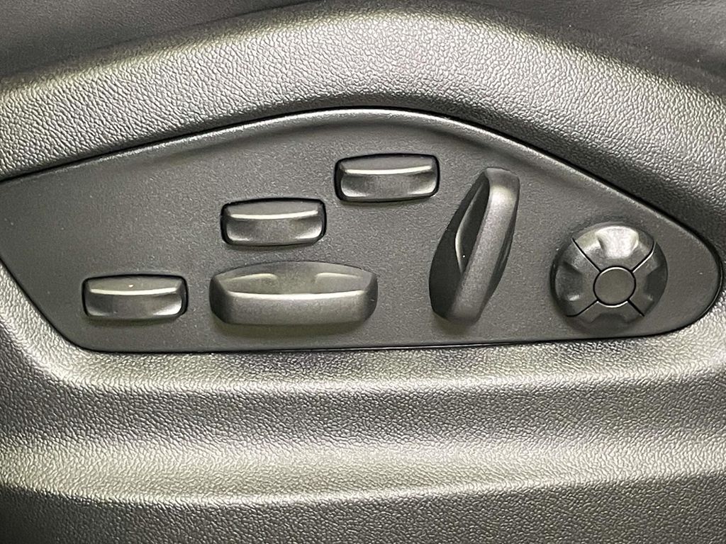 2025 Porsche Cayenne Turbo E-Hybrid photo 17