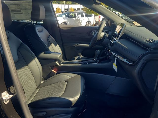 2026 Jeep Compass Latitude photo 23