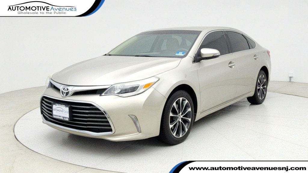 2016 Toyota Avalon XLE's photo