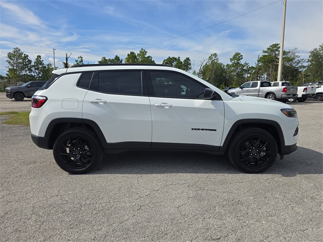2025 Jeep Compass Latitude photo 2