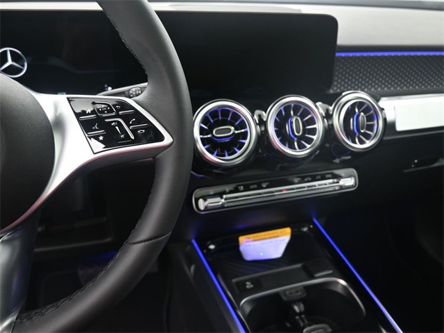 2025 Mercedes Benz GLB 250 photo 2