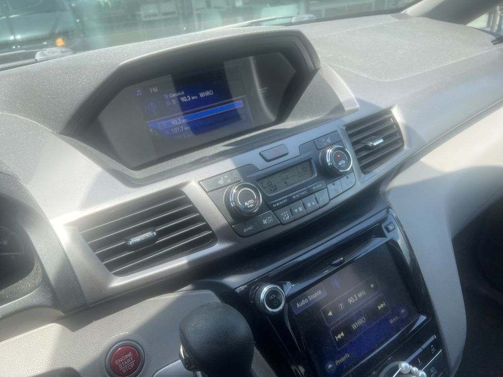 2017 Honda Odyssey EX-L photo 6