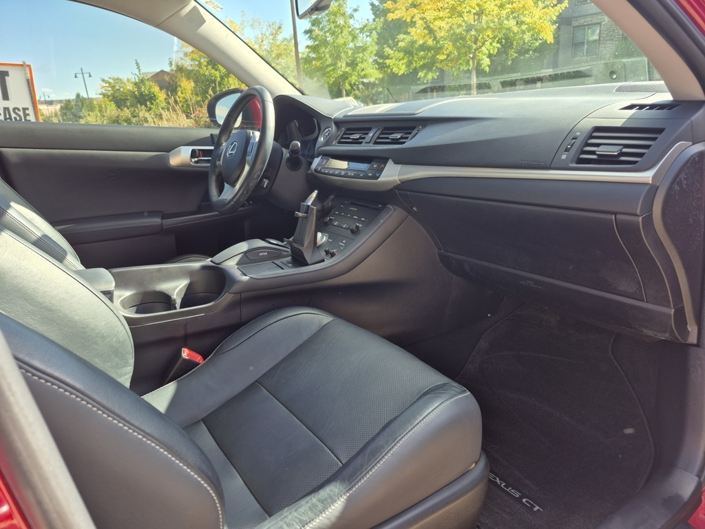 2011 Lexus CT 200h photo 25