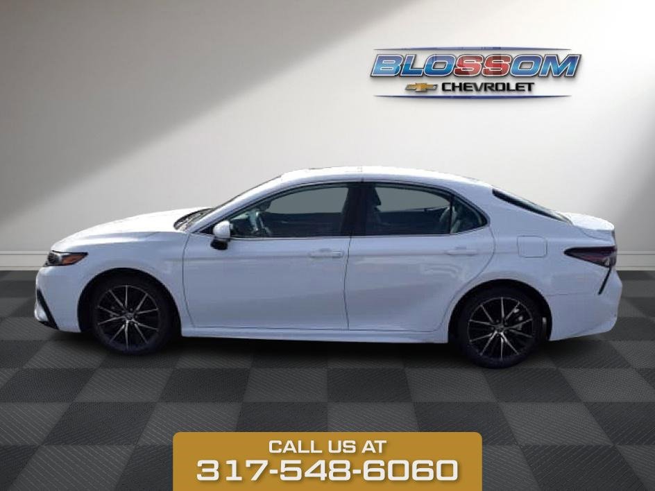 2024 Toyota Camry SE photo 4