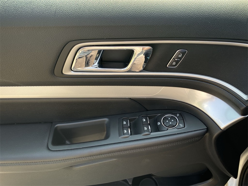 2016 Ford Explorer XLT photo 14