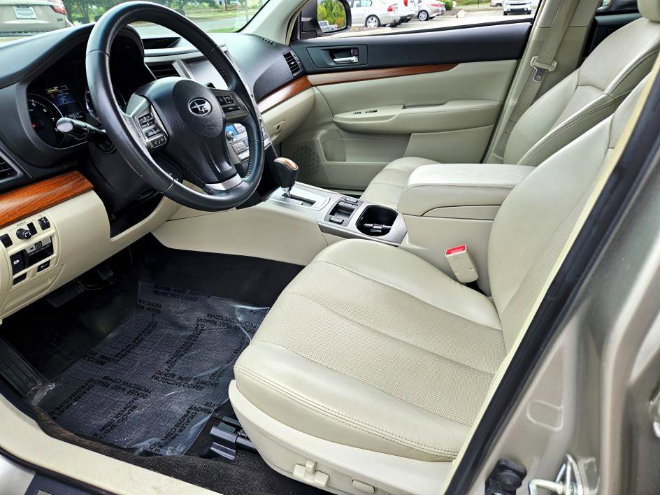 2014 Subaru Outback 2.5i Limited photo 5