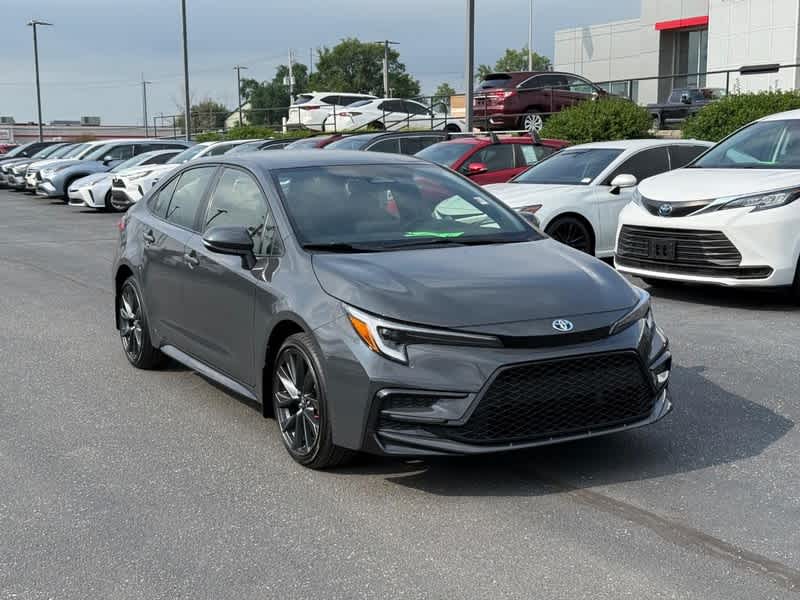 2024 Toyota Corolla SE's photo