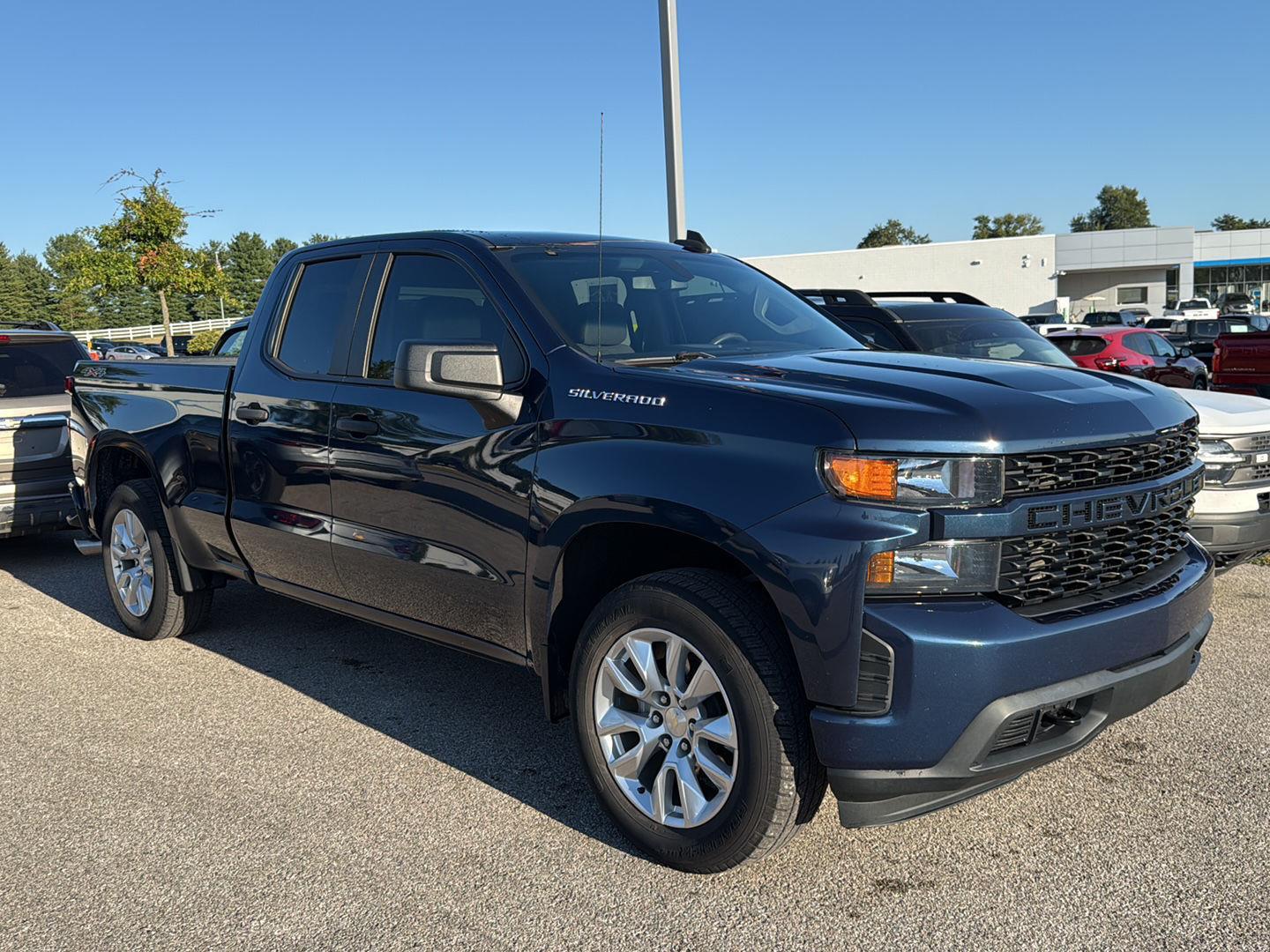 2020 Chevrolet Silverado 1500 Custom photo 3