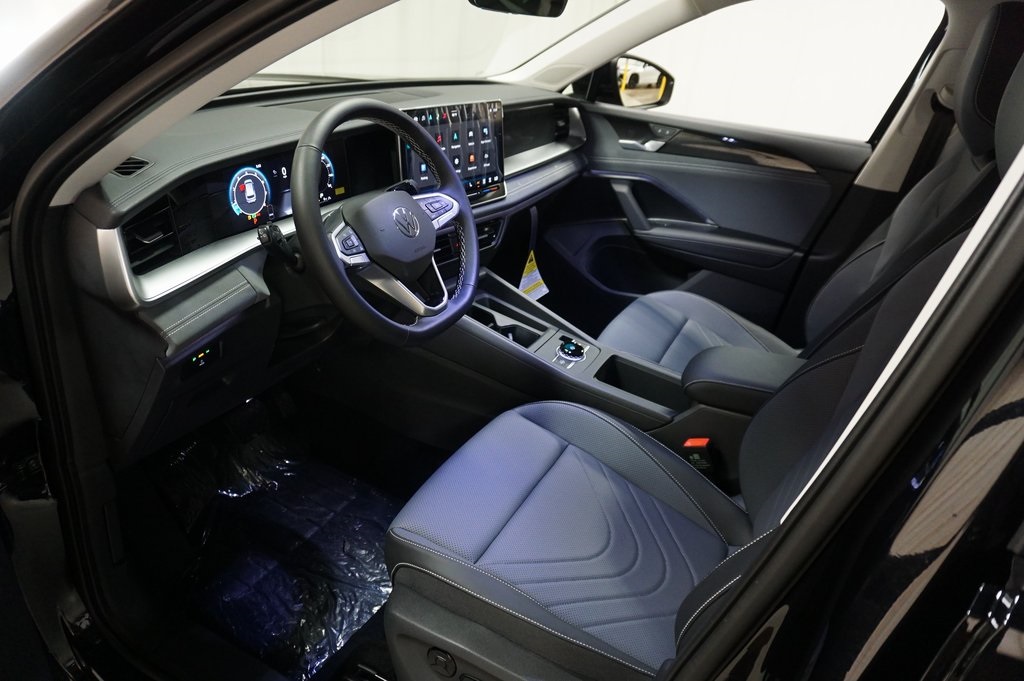 2025 Volkswagen Tiguan SE photo 8