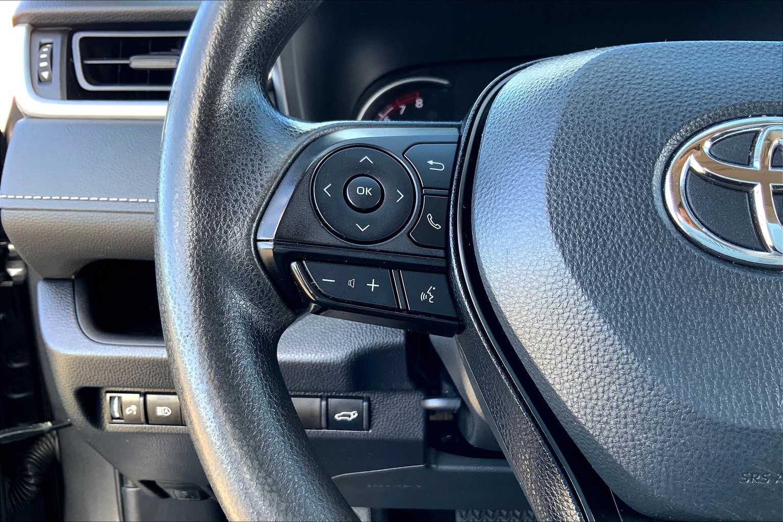 2023 Toyota RAV4 XLE photo 22