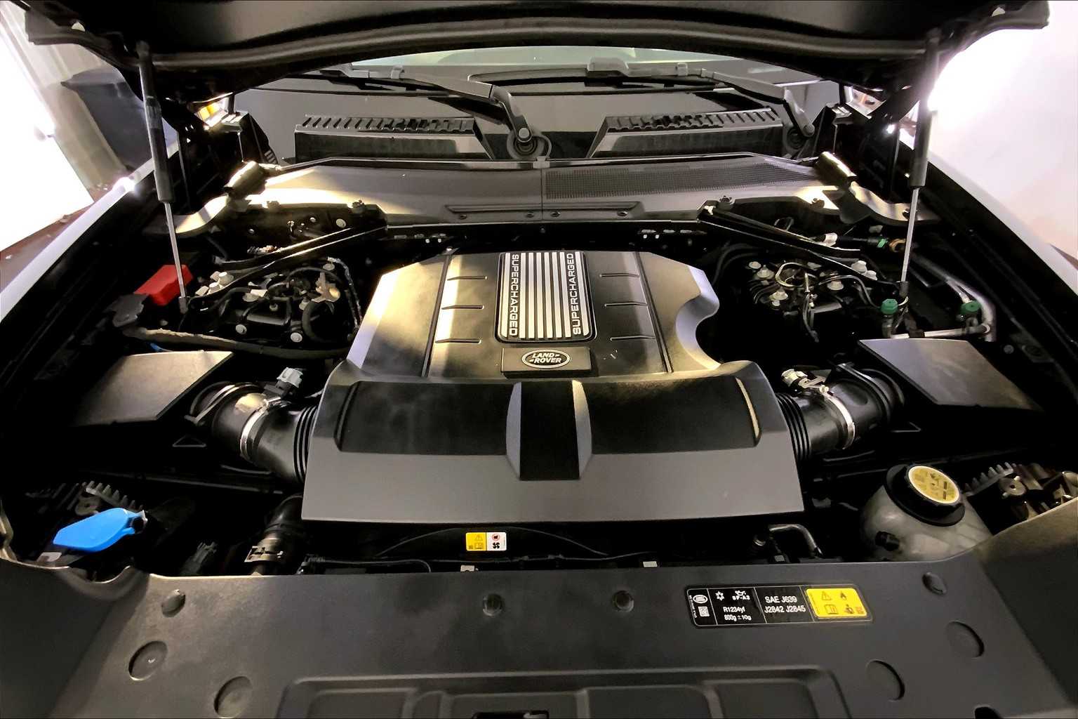 2023 Land Rover Defender V8 photo 32