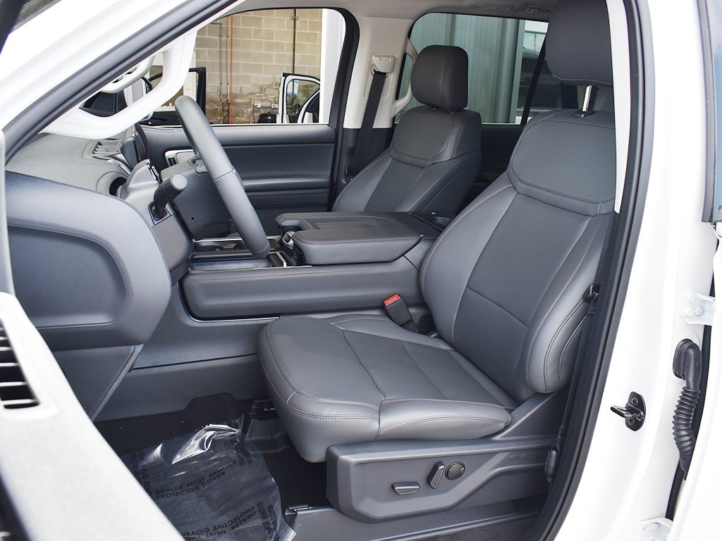 2025 Ford Expedition MAX photo 4