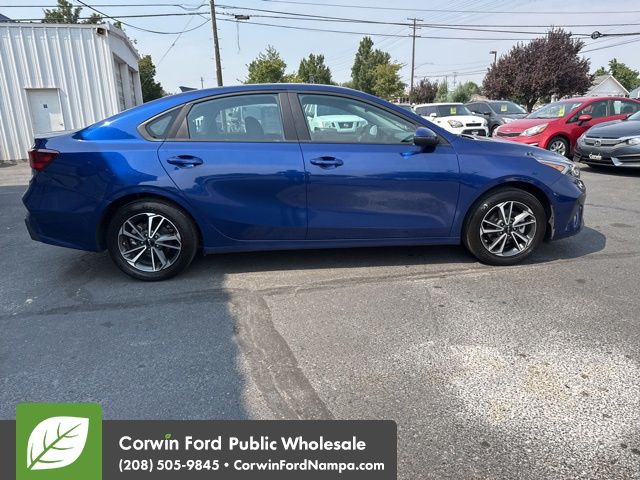 2023 Kia Forte LXS photo 2