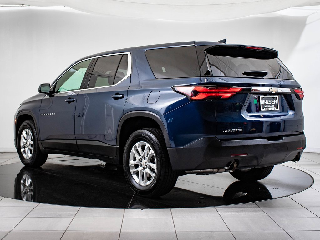 2023 Chevrolet Traverse LS photo 2