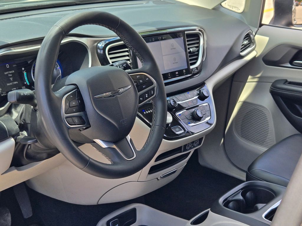 2023 Chrysler Pacifica Touring L photo 20
