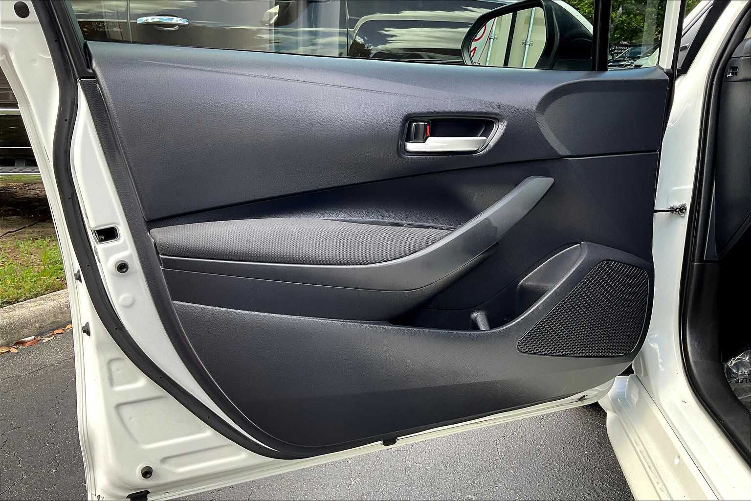 2021 Toyota Corolla Hybrid LE photo 21