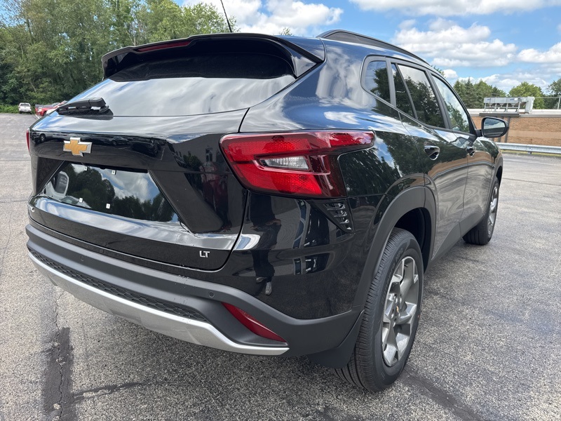 2025 Chevrolet Trax LT photo 3