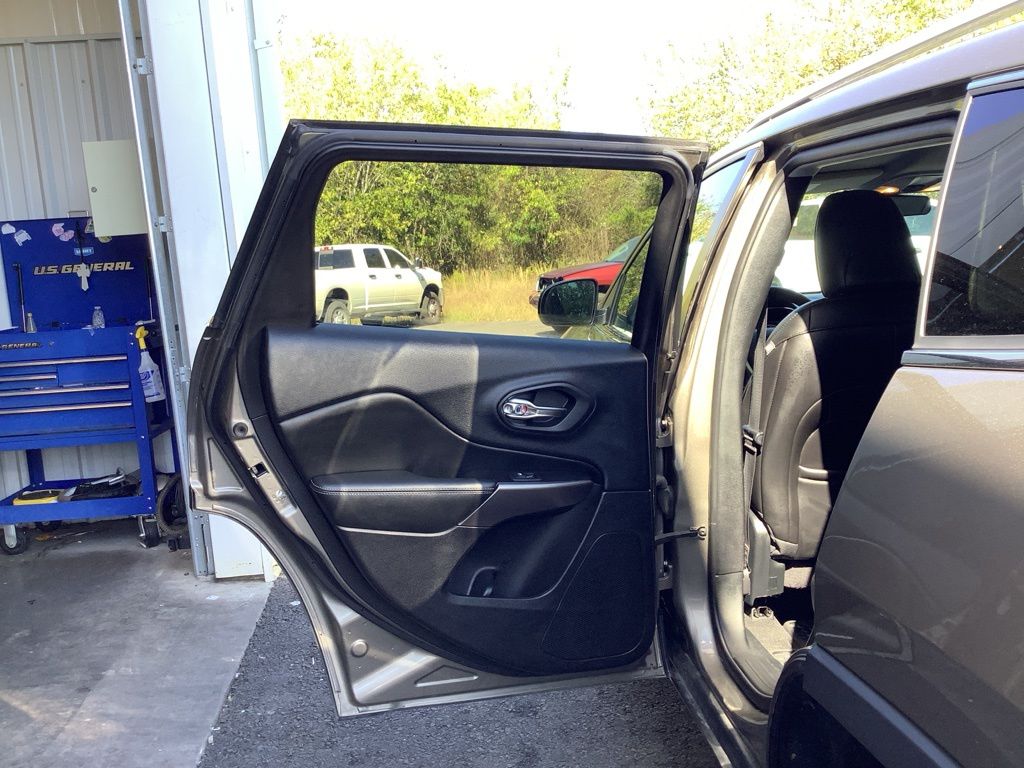 2019 Jeep Cherokee Latitude photo 24