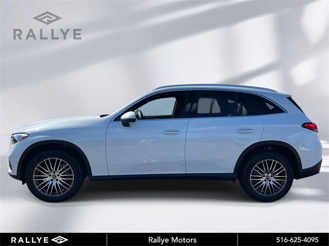 2025 Mercedes Benz GLC 300 4MATIC photo 3