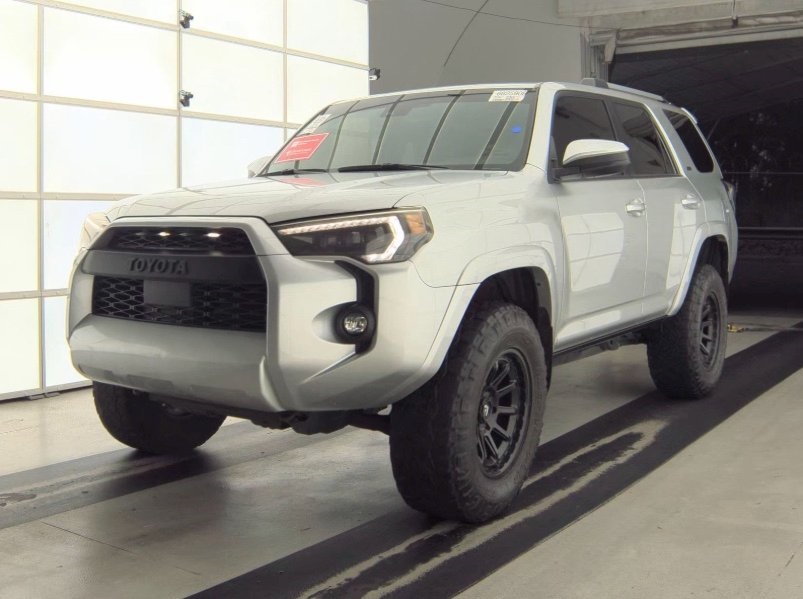 2022 Toyota 4Runner SR5's photo
