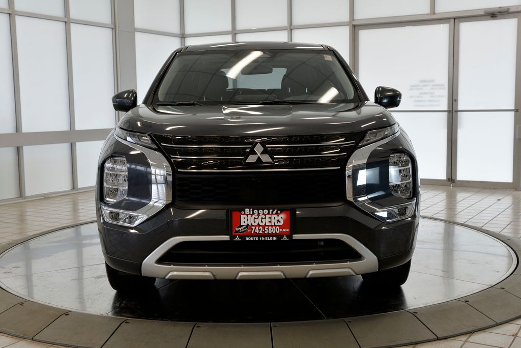 2024 Mitsubishi Outlander SE Black Edition photo 2