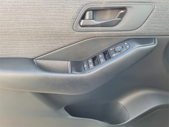 2023 Nissan Rogue S photo 24