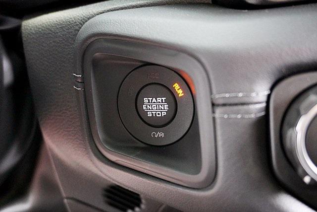 New 2025 Bright White Clear-Coat Exterior Paint Jeep Rubicon image 35