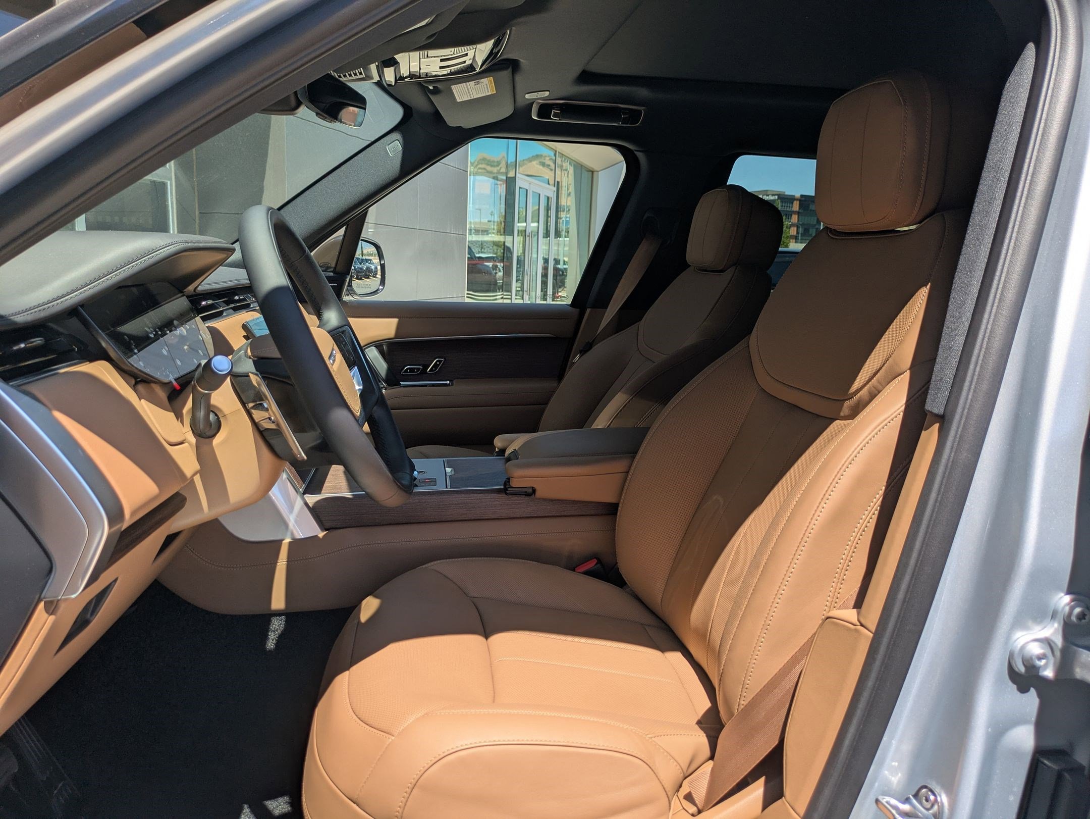 2025 Land Rover Range Rover SE photo 12