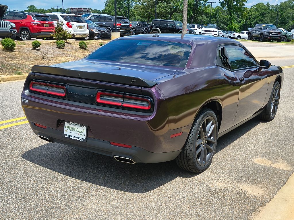 2022 Dodge Challenger SXT photo 6