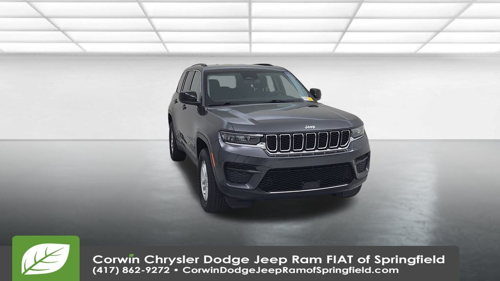 2023 Jeep Grand Cherokee Laredo Altitude photo 4