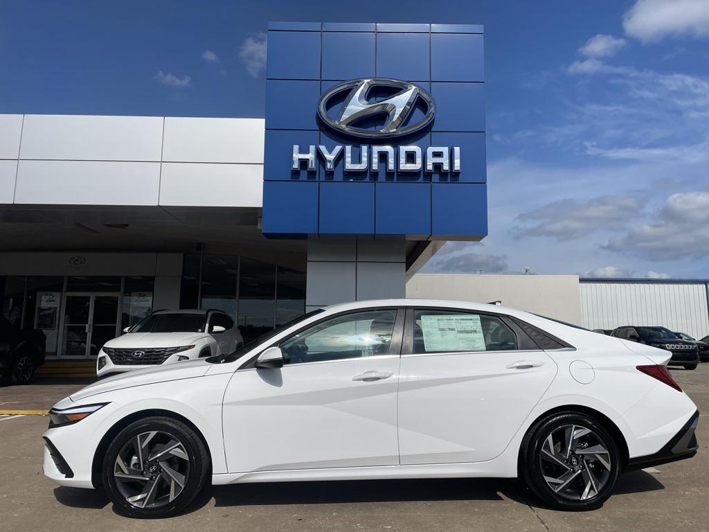 2025 Hyundai Elantra Limited's photo