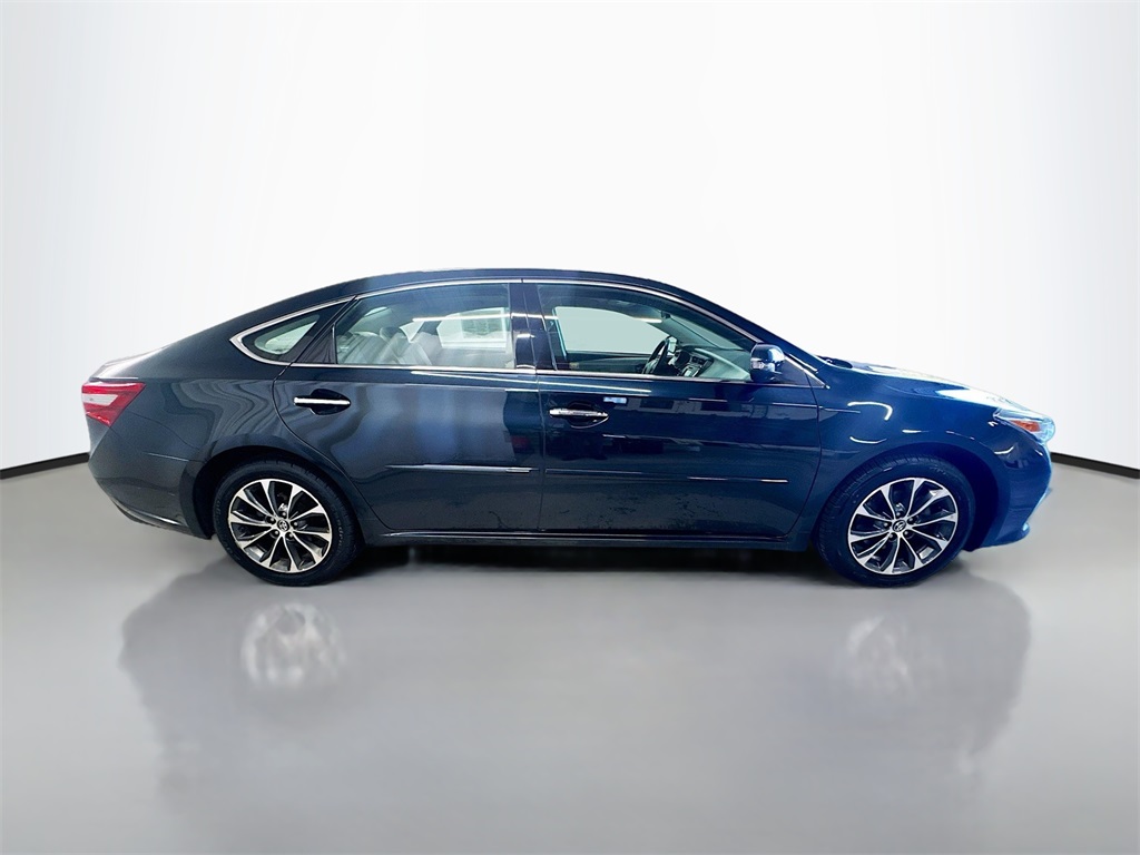2016 Toyota Avalon XLE Premium photo 10