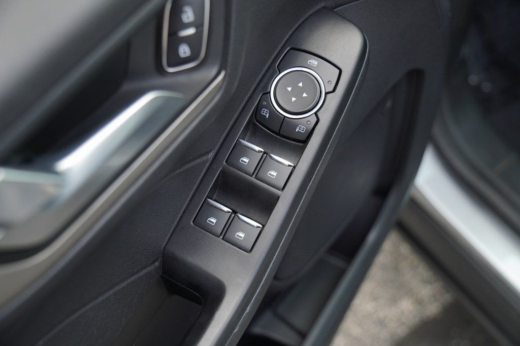 2022 Ford Escape SEL photo 11