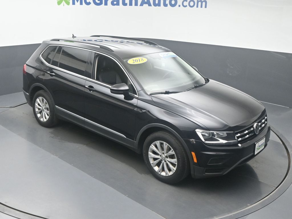 Used 2018 Volkswagen Tiguan SE with VIN 3VV2B7AX6JM049534 for sale in Marion, IA