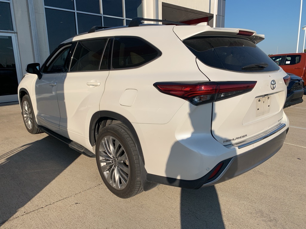 2021 Toyota Highlander Platinum photo 3