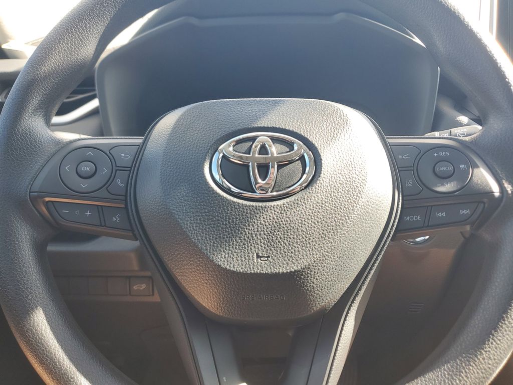 2025 Toyota RAV4 Hybrid XLE photo 18
