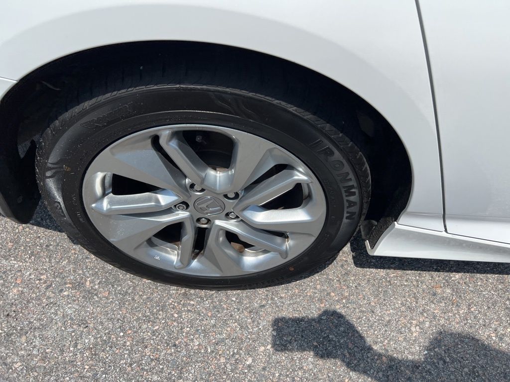 2018 Honda Accord LX 1.5T photo 11