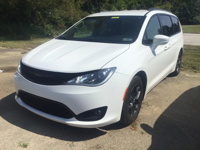 2018 Chrysler Pacifica Touring L photo 3