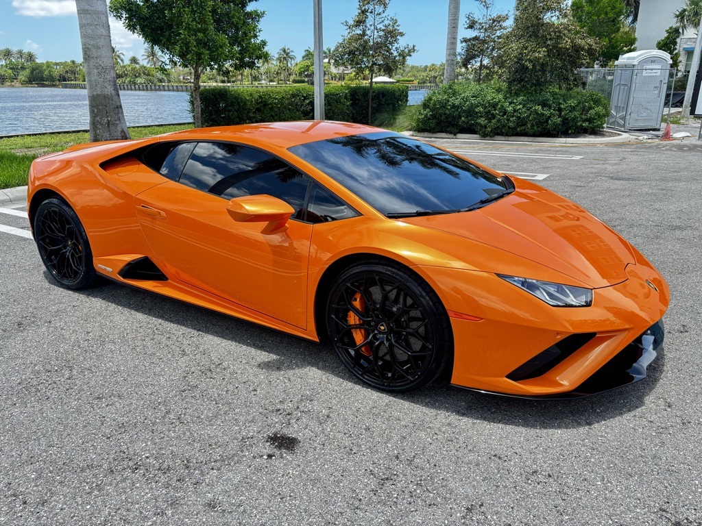 2023 Lamborghini Huracan Evo Base photo 4