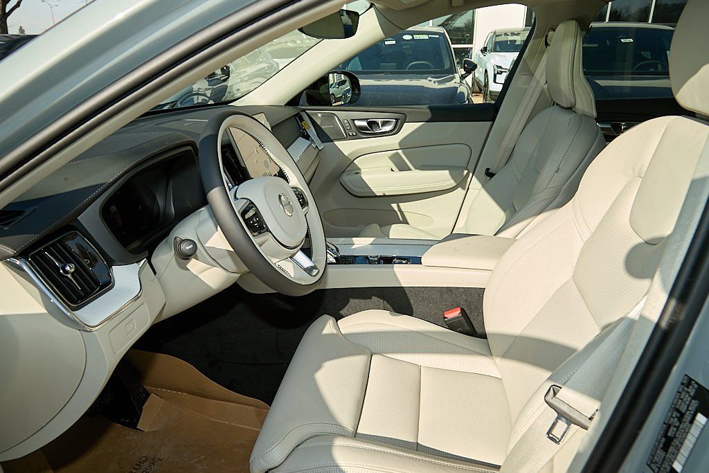 2026 VOLVO XC60 - Image 17