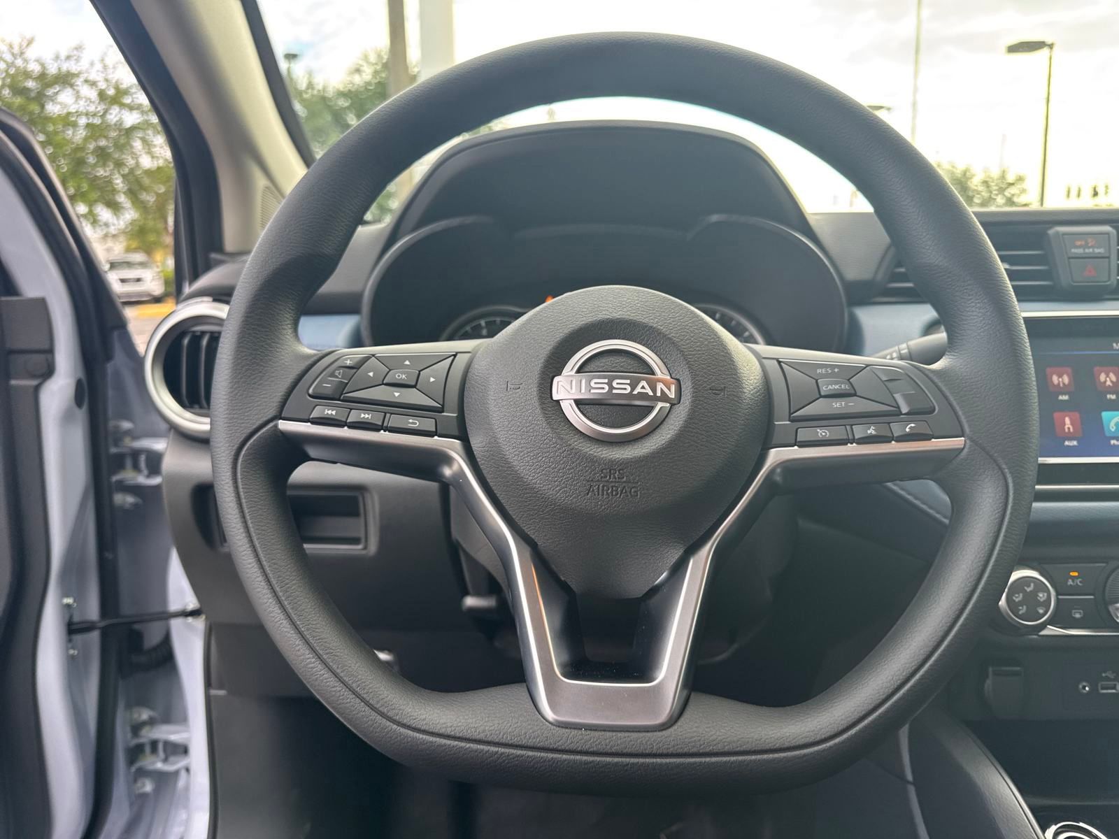 2025 Nissan Versa 1.6 SV photo 12