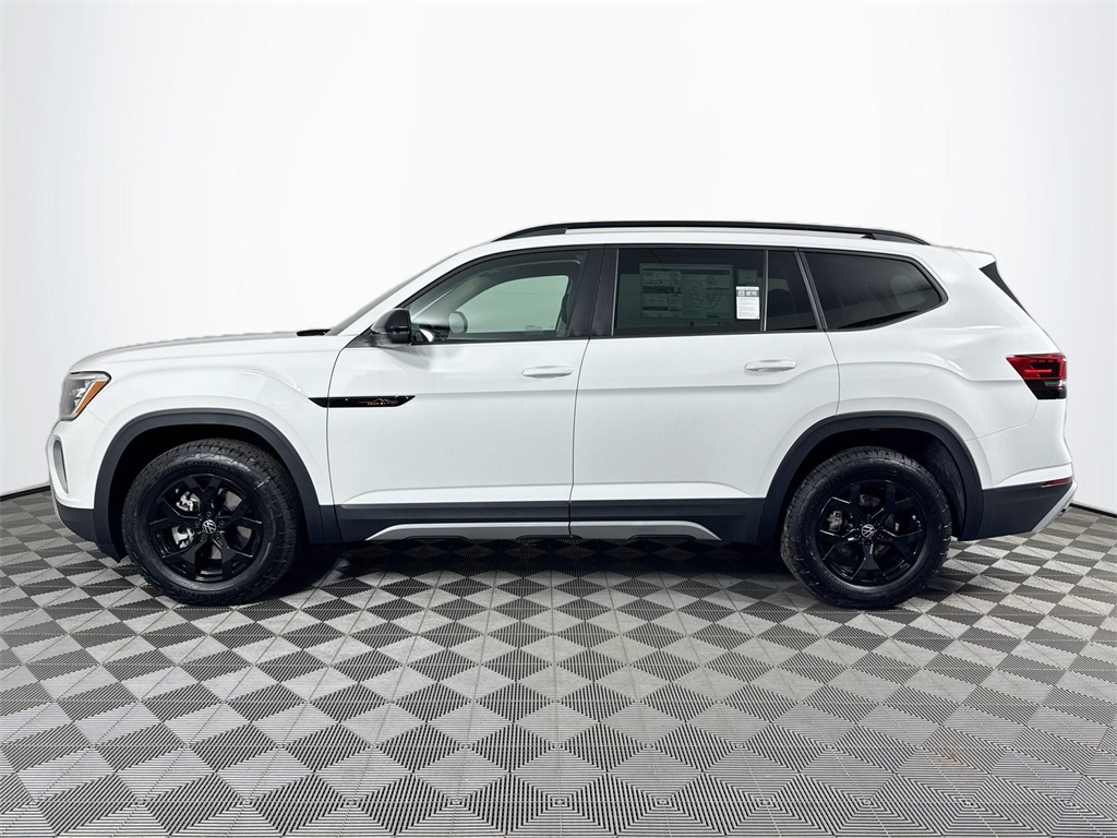 2025 Volkswagen Atlas Peak Edition SE photo 2