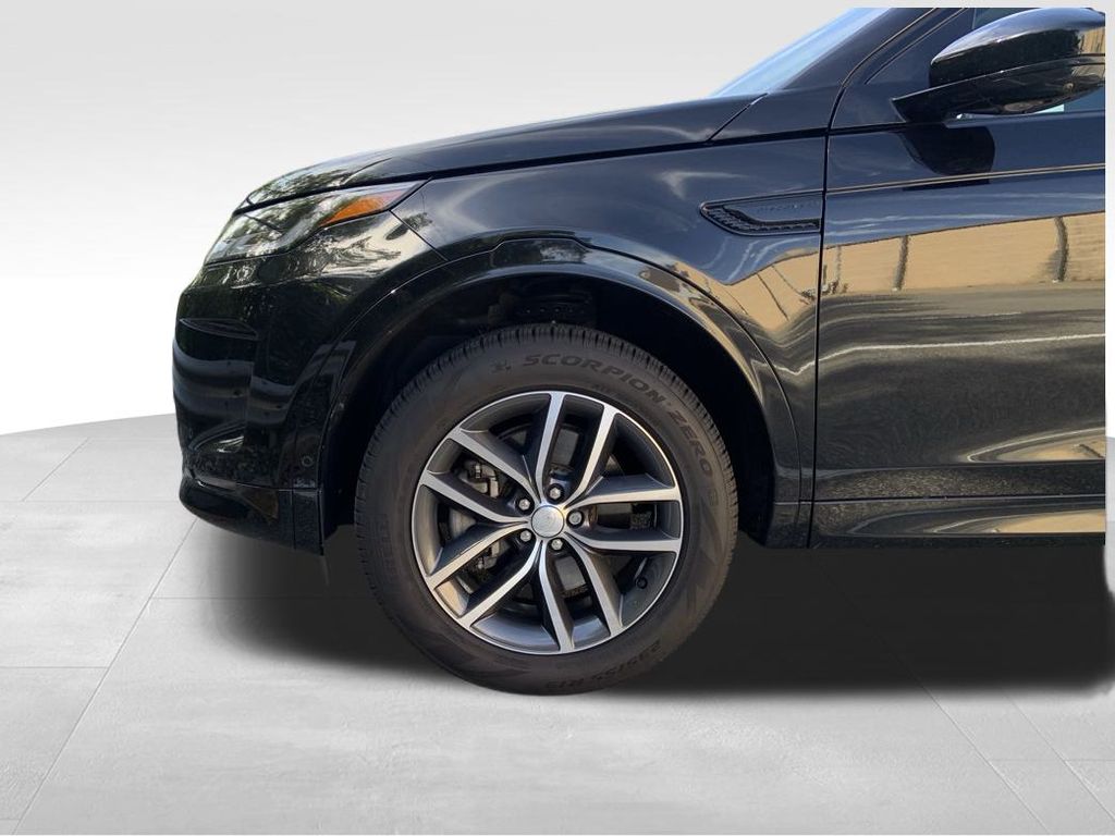 2025 Land Rover Discovery Sport S photo 9